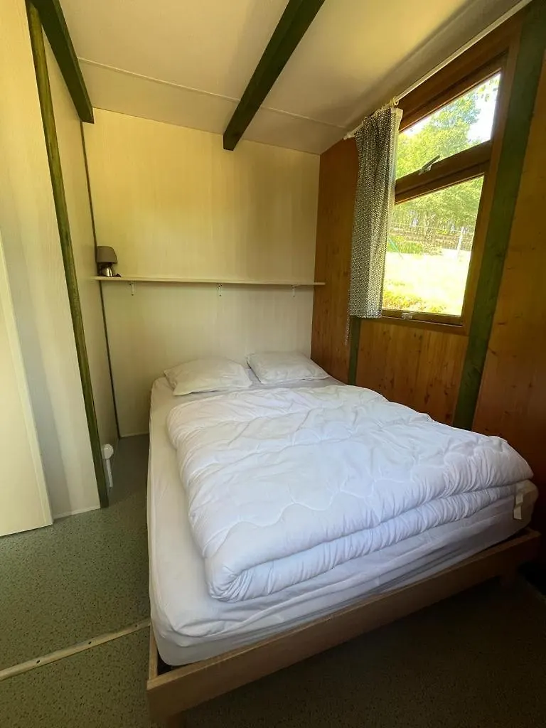 Nyaraló La Colline Aux Chalets, Jaccuzi, Sauna Saint-Chamarand