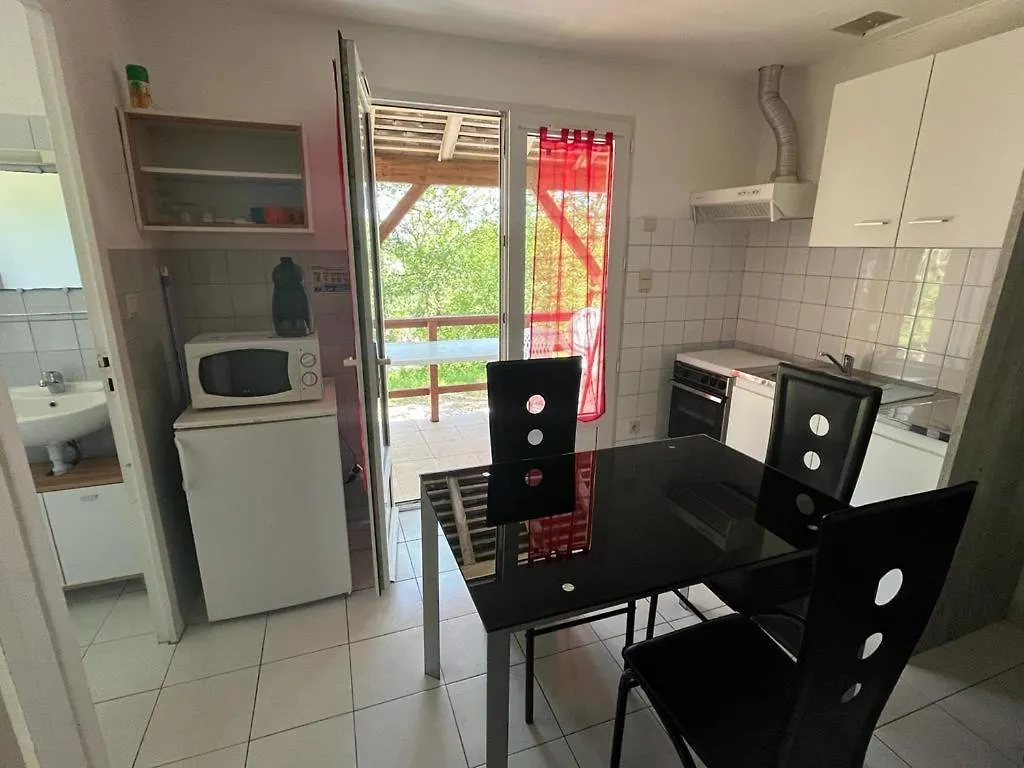 La Colline Aux Chalets, Jaccuzi, Sauna Saint-Chamarand